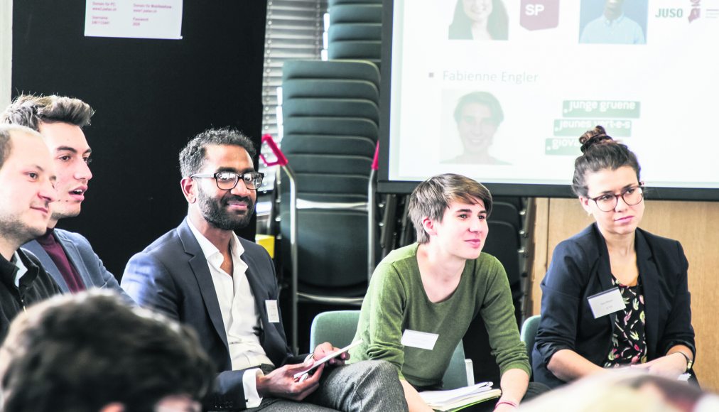 Rencontre entre des organisations de jeunes musulmans et les représentants de jeunes des partis à Bienne en 2019. Rencontre entre des organisations de jeunes musulmans et les représentants de jeunes des partis à Bienne en 2019. / © Ghalib/Rayan