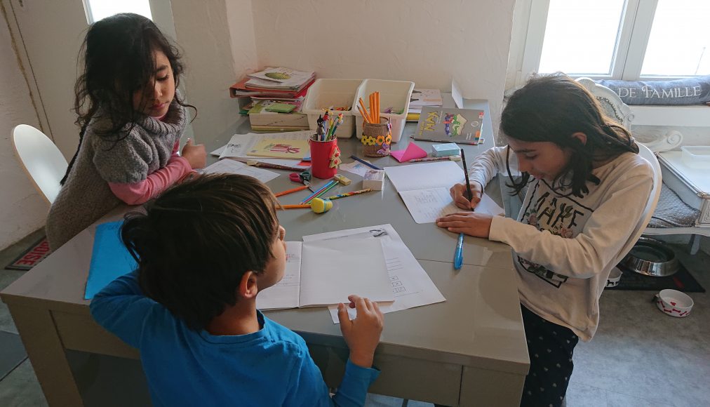 Avec trois enfants à charge, le quotidien de confinement d'Aude Collaud n'est pas de tout repos. Avec trois enfants à charge, le quotidien de confinement d'Aude Collaud n'est pas de tout repos. / DR