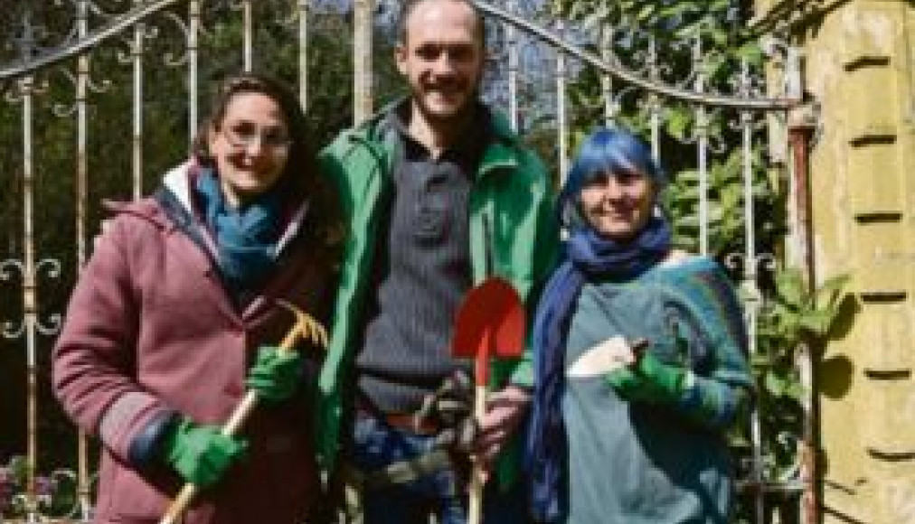 Marie-Fleur Baeriswyl, Marc Caverzasio et Catherine Neumann pilotent ensemble le programme Ouvre ton Jardin Marie-Fleur Baeriswyl, Marc Caverzasio et Catherine Neumann pilotent ensemble le programme Ouvre ton Jardin / ©Alain Grosclaude