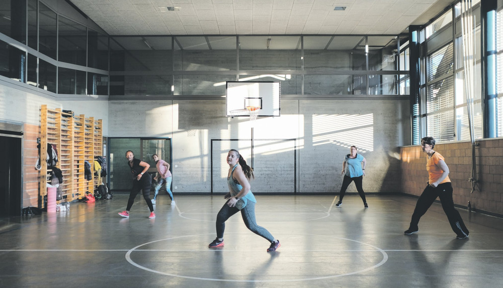 Si beaucoup de clubs sportifs suisses sont orientés vers la compétition, les besoins des migrants en matière sportive tournent d’abord autour de la santé et de la possibilité de tisser des liens. Si beaucoup de clubs sportifs suisses sont orientés vers la compétition, les besoins des migrants en matière sportive tournent d’abord autour de la santé et de la possibilité de tisser des liens. / ©EPER — Julien Laufer